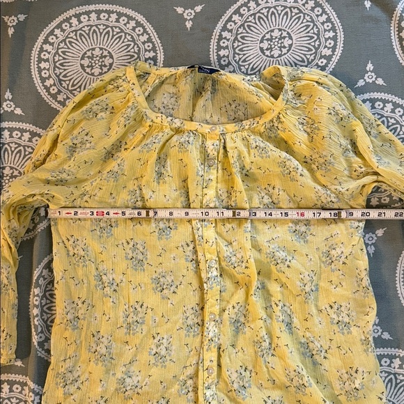 Ralph Lauren Chaps 100% cotton Yellow Floral Top. Size Medium - Picture 3 of 8